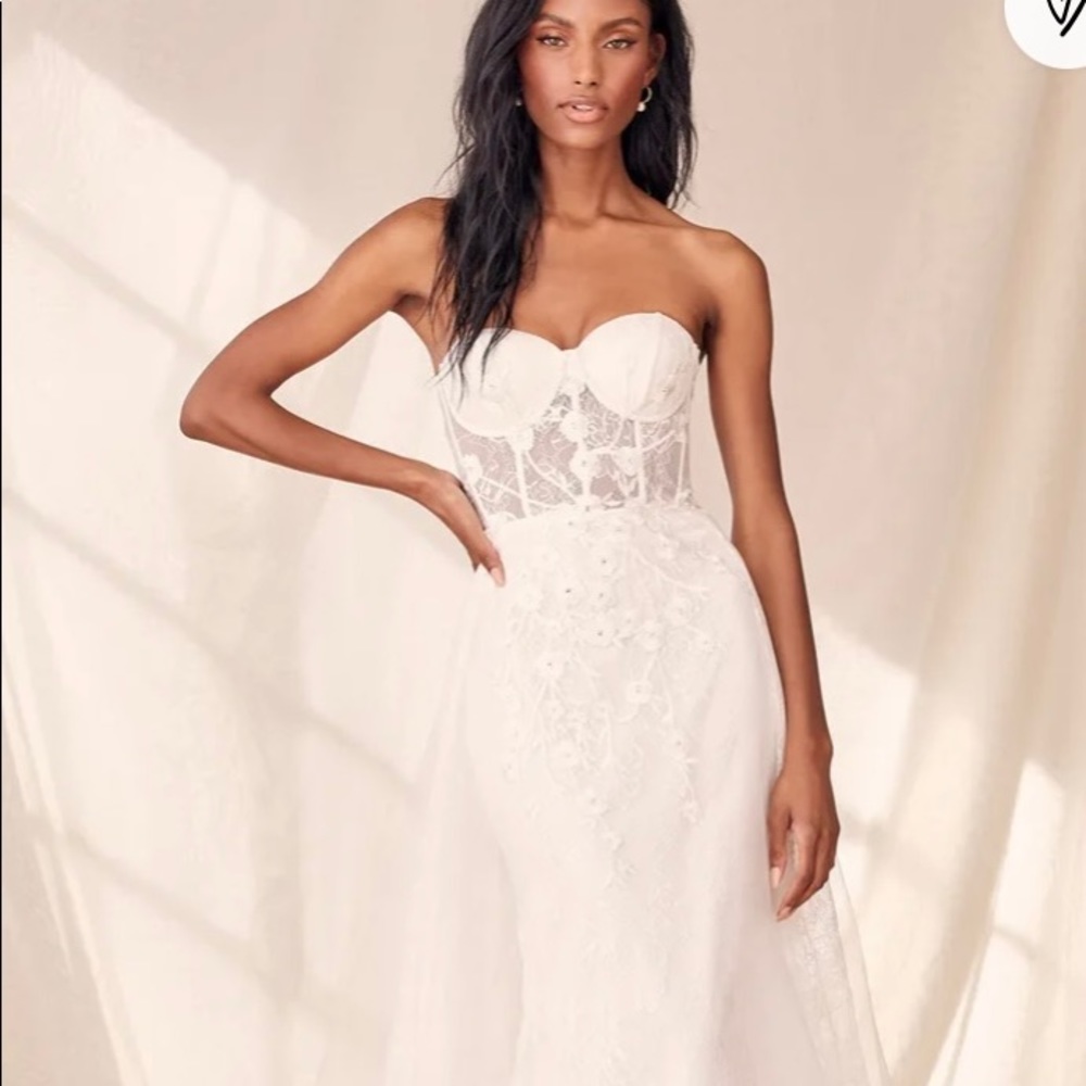 Elegance White Lace Embroidered Rhinestone Strapless Maxi Dress
